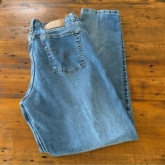 Levi’s 550 Highrise Relaxed Fit Medium Wash Jeans Sz 16 - Picture 3 of 7